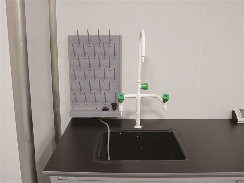 PCR實驗室樣品處理區、水盆、水嘴、滴水架